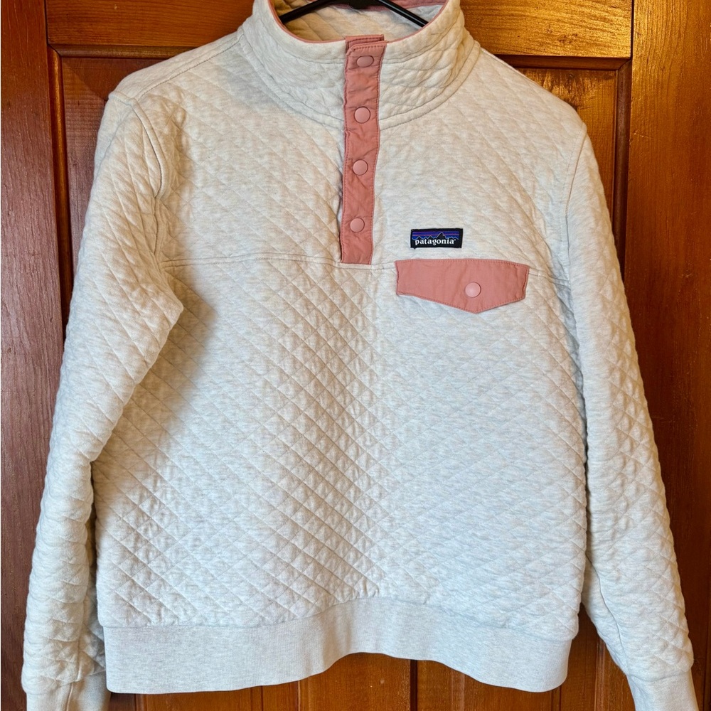 Patagonia Women's Cream and Pink Quilted Pullover